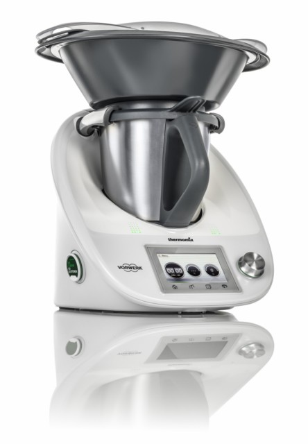 File:Foire de Paris 2011 - Démonstratrice avec un robot Thermomix