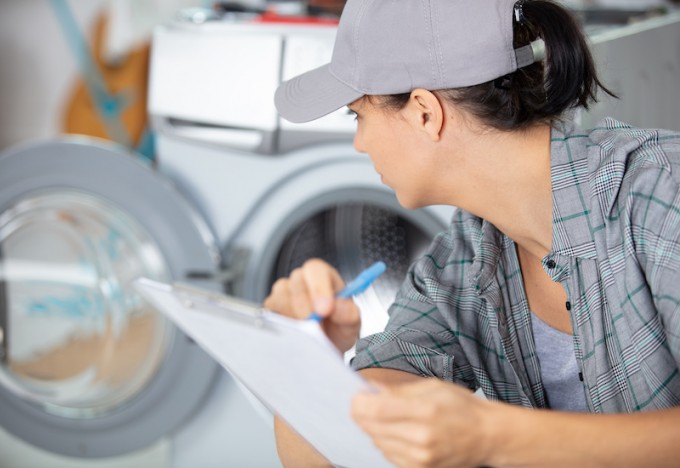 Technicien(ne) en électroménager, quand les métiers de la réparation deviennent tendance