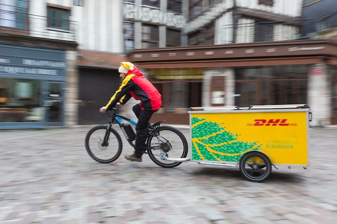 DHL Express prévoit la livraison de 4,5 millions de colis en décembre 2022