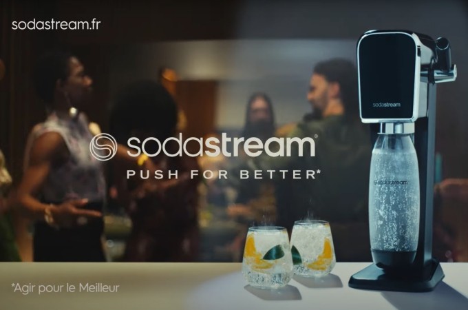 Décalée et pétillante, la campagne TV de SodaStream invite à davantage de folie