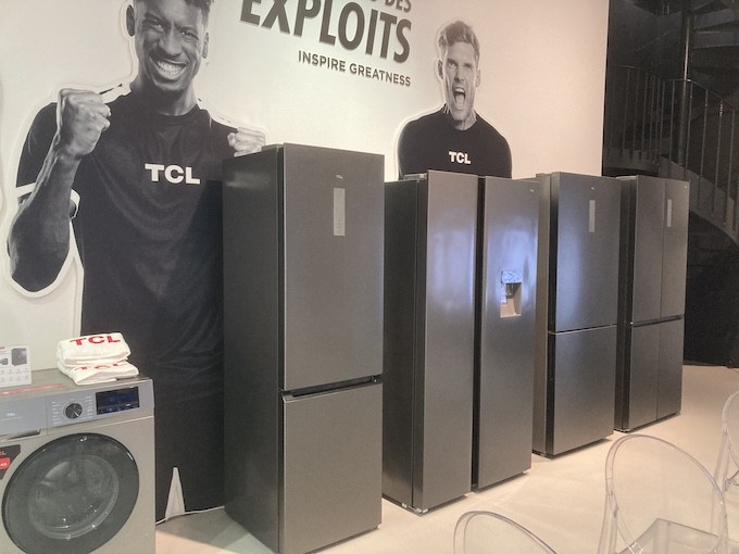 TCL enrichit sa gamme de froid avec des réfrigérateurs enchâssables