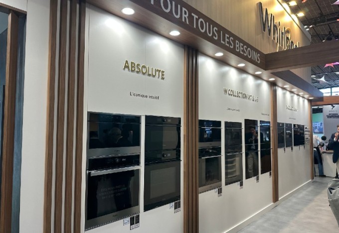 Whirlpool développe sa cuisson encastrable W Collection et son offre de froid MaxiSpace