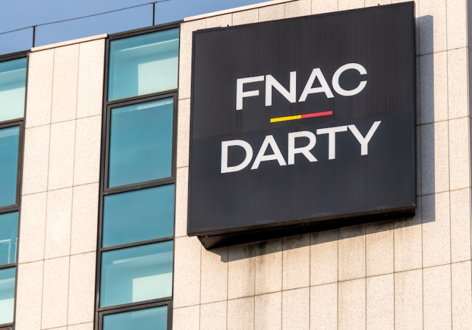 Fnac Darty : les services et l'Europe amortissent le ralentissement français