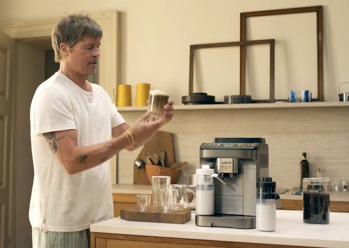Brad Pitt accompagne le virage de De’Longhi du café vers le Coffe Shop à la maison